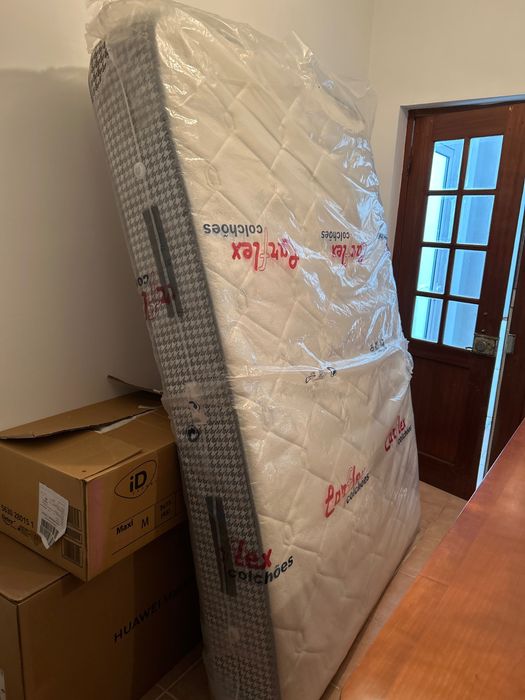 Colchão  de  casal  sem  molas, em muito bom estado