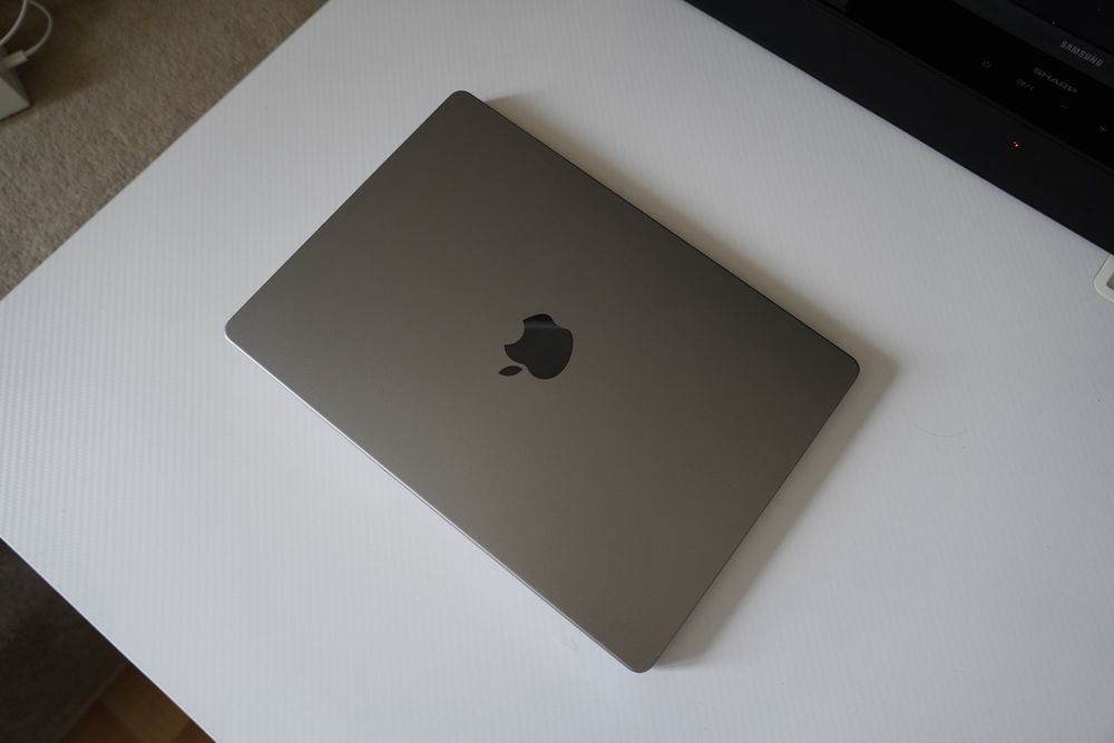Macbook Pro 14” 2021 M1 Pro 16GB/512GB + torba