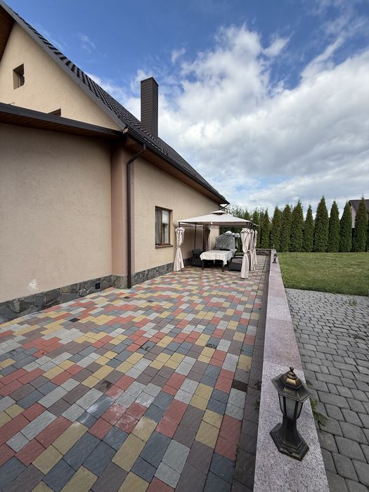 Продаж будинку з гаражем район Львівської