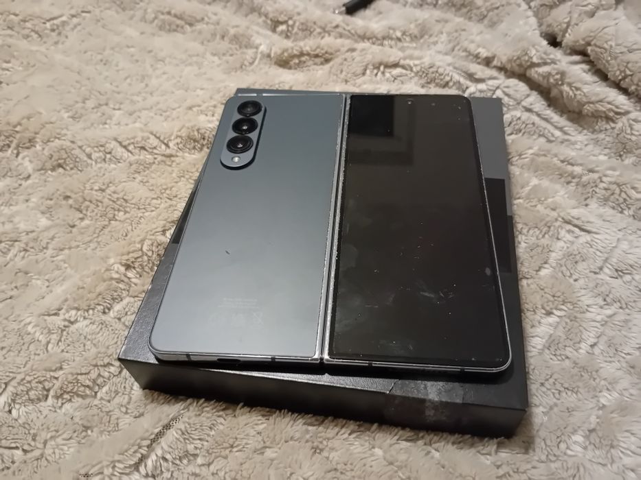 Samsung Galaxy Z Fold 4