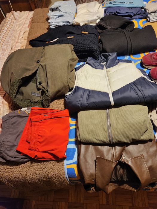 Lote de 25 peças de roupa masculina(tamanho M e L)+ sapatilhas