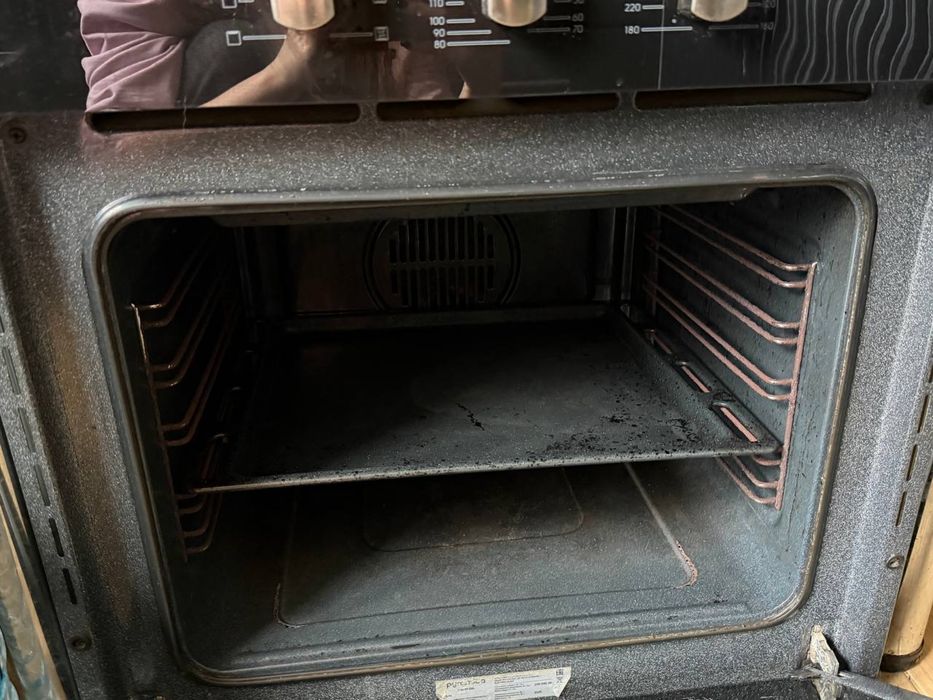 Продам духову шафу Piramida б/у