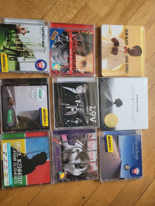 Płyty CD zafoliowane nieużywane