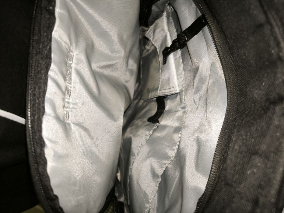 Mochila / mala preta axians da hp