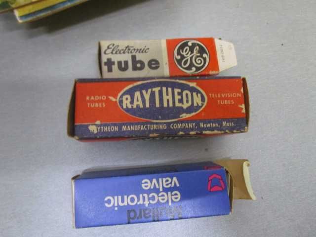 válvulas antigas para rádios nas caixas