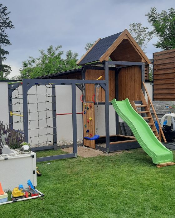 Tarasy, altany, zadaszenia, altanki, meble ogrodowe, stoły, schody.