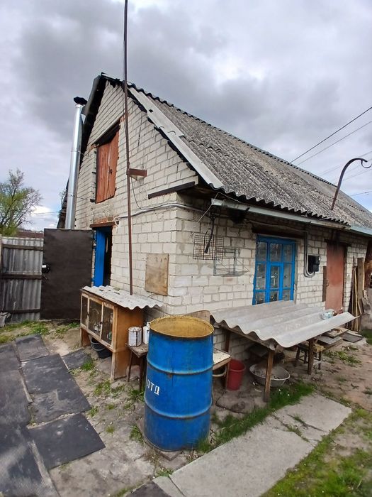 Будинок під реконструкцію,всі комунікації.