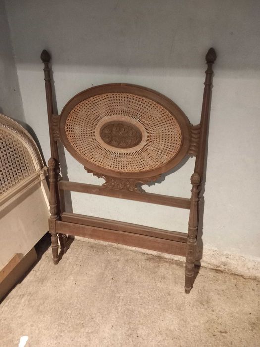 Cabeceiras de cama antigas, madeira maciça, bom estado, preço cada