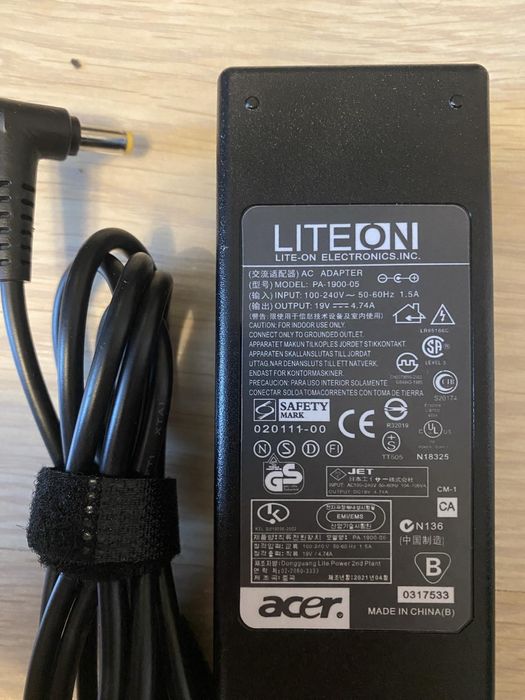 Зарядка до ноутбуків