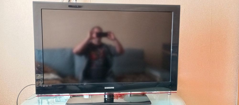 ВНИМАНИЕ Samsung телевизор 40. Разрешение 1920*1080Full Hd