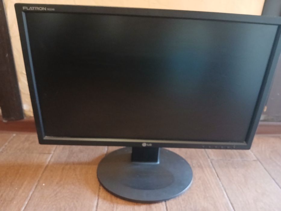 Монитор 20 дюймов