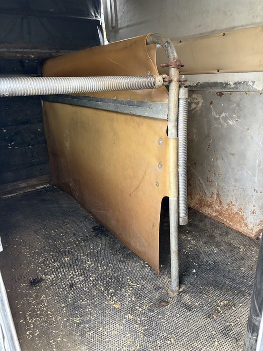 Przyczepa do przewozu koni