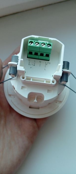 Датчик руху і присутності