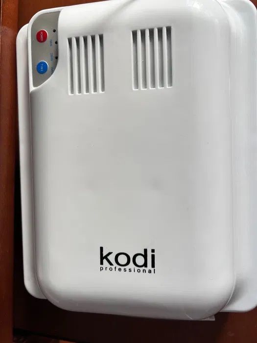 Лампа для нігтів