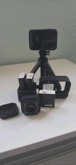 GoPro Hero 12 Black ze statywem i akcesoriami