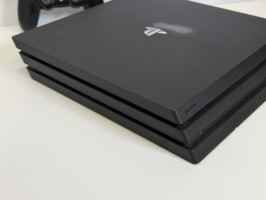 Konsola PlayStation 4 Pro 1TB - PS4 Pro - z Padem -