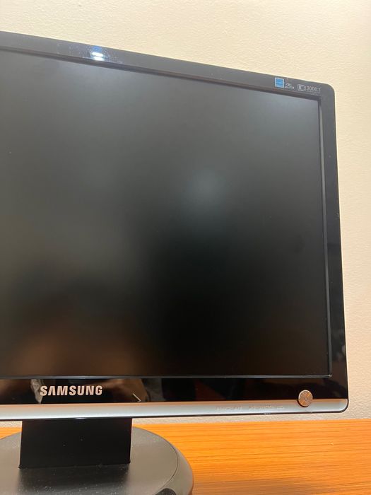Monitor Samsung Syncmaster 226bw:  2ms  Dynamic Contrast 3000:1