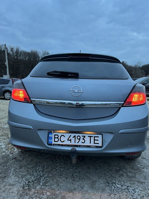Продаж Опель Астра GTC