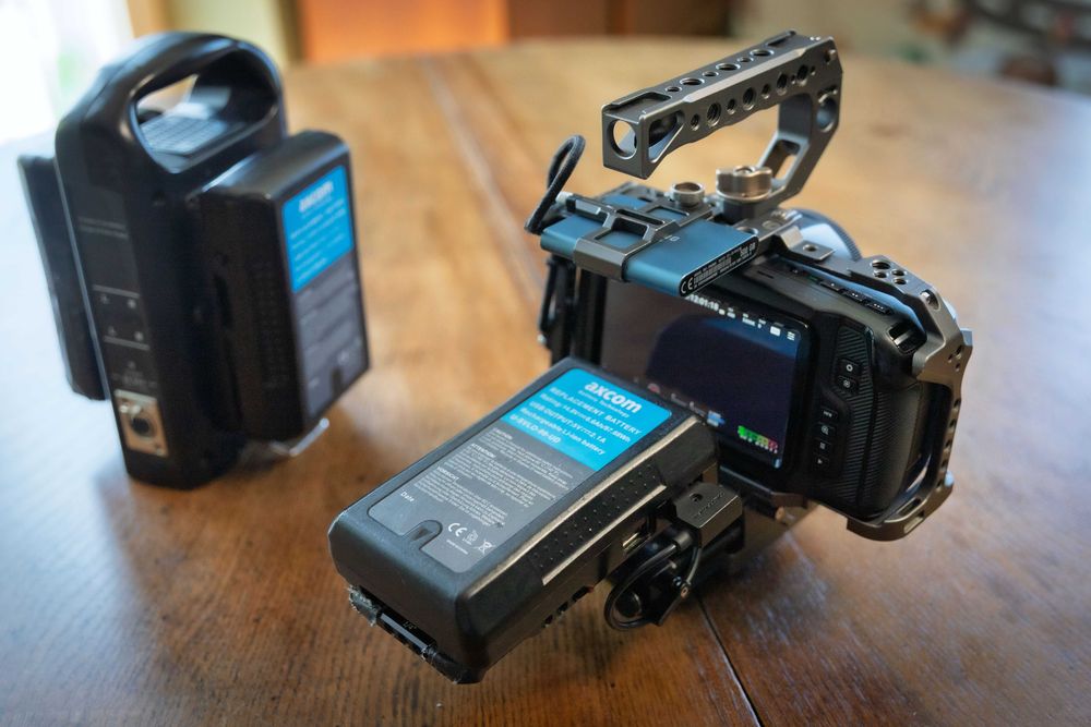 Blackmagic Pocket 6K EF + klatka TIlta + 2x 512 gb SSD T5 + baterie i ładowarka V-lock