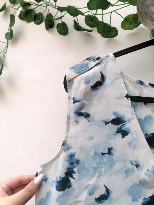 Blusa de Cavas com tons azuis