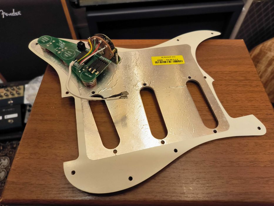 Пікгард фірмовий для Fender Stratocaster від EMG