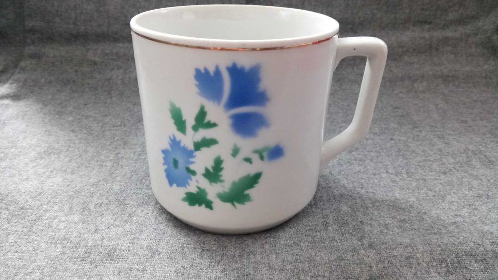 Чашки фарфоровые, керамические большого объема.