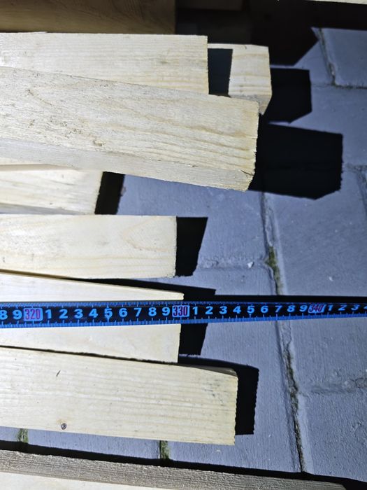 Drewno budowlane: deski, kantówki, łaty,