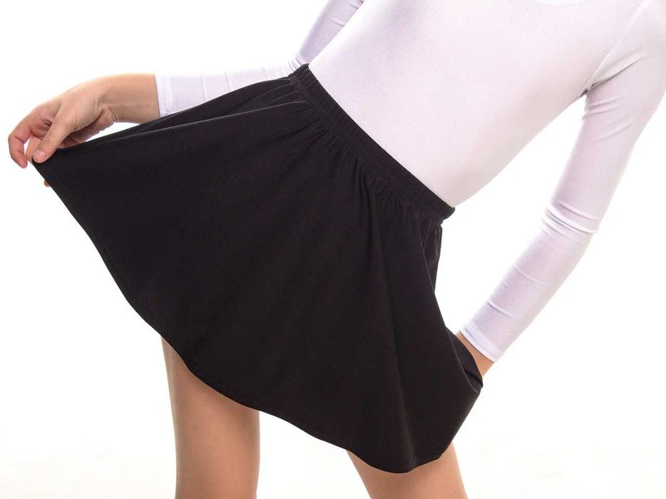 Костюми на виступ та одяг для тренувань:тріко (купальник), комбезшорти