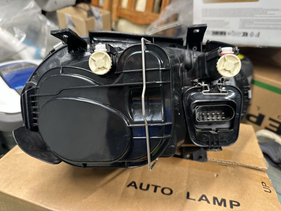 Lampy przednie golf 4