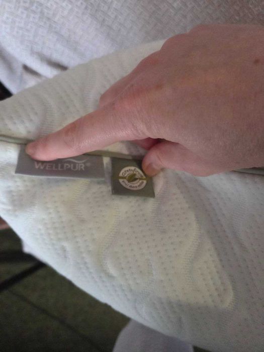 Подушка з ефектом пам'яті 42х65x15см WELLPUR STROKKEN