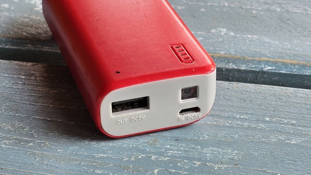 Zestaw 4 powerbanków łącznie 30800mAh