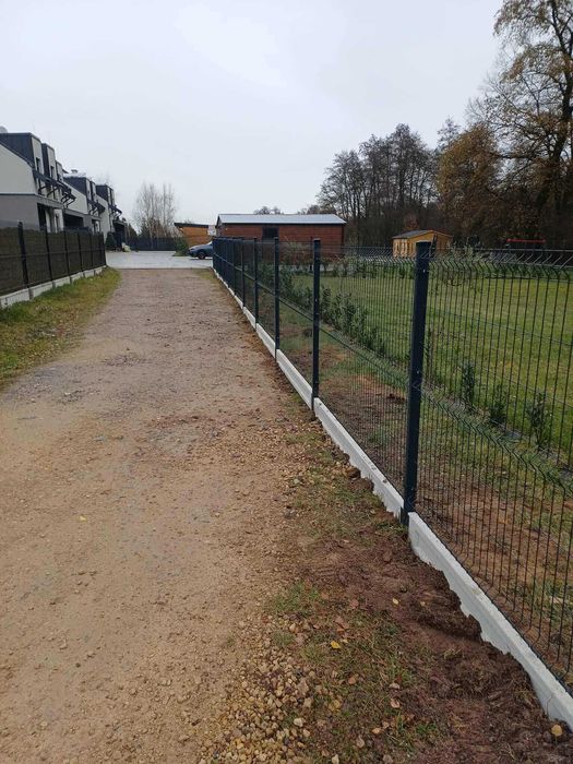 Ogrodzenie Panelowe , Podmurówka, Słupki, Montaż