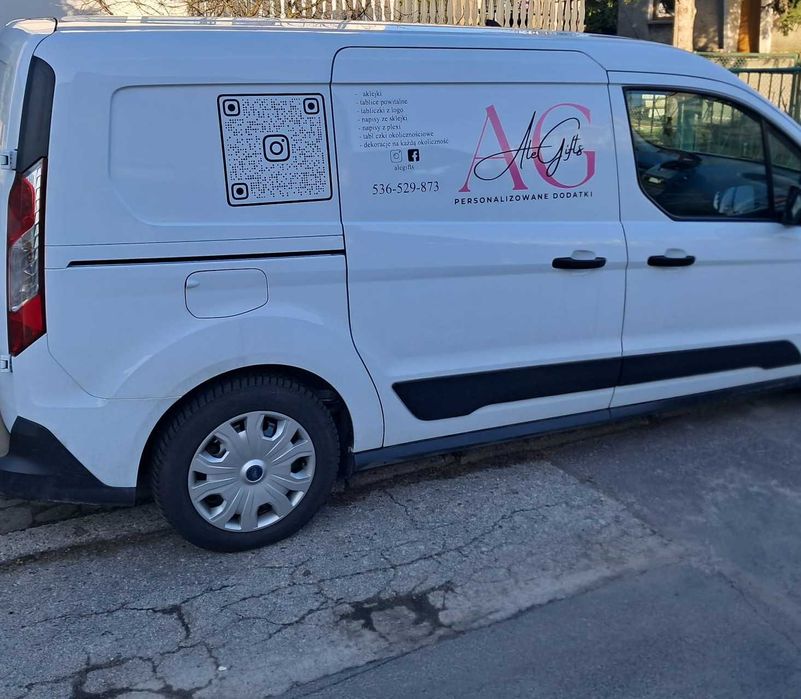 Naklejki reklamowe na samochód duże