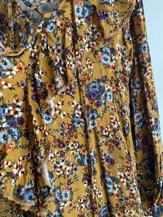 Sukienka musztardowa w kwiaty