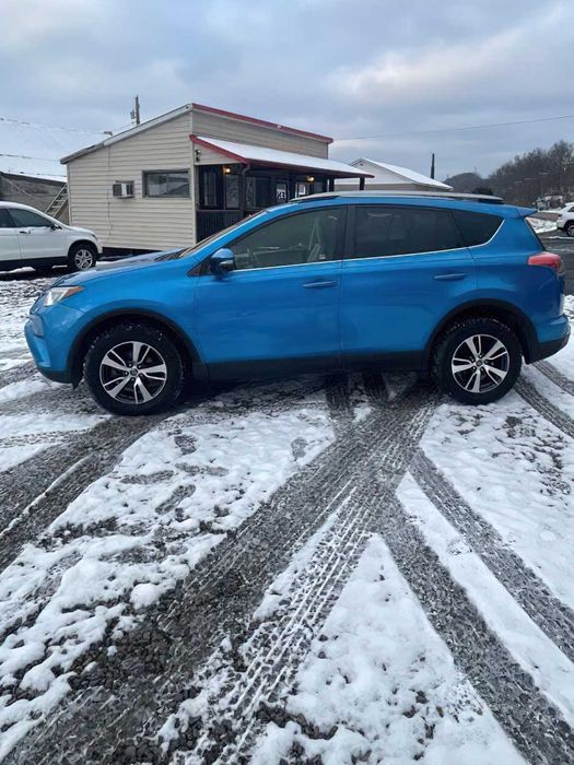 Toyota RAV4 XLE      2017