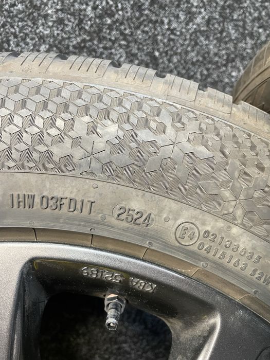 Продам Б/У шини Continental WinterContact TS870Р 235/65R18