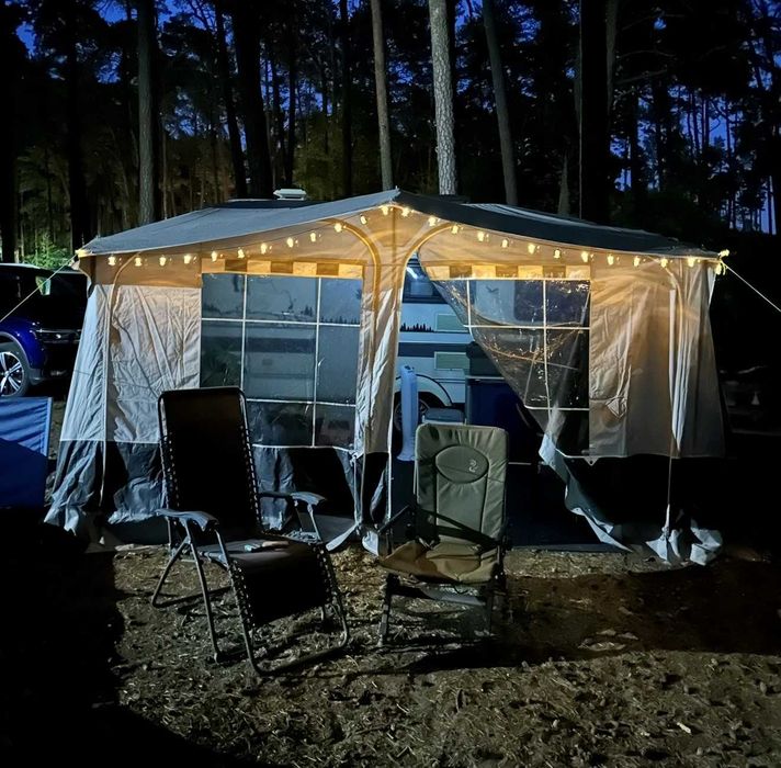 Przyczepa Kempingowa Hobby DeLuxe 420 Solar Przedsionek