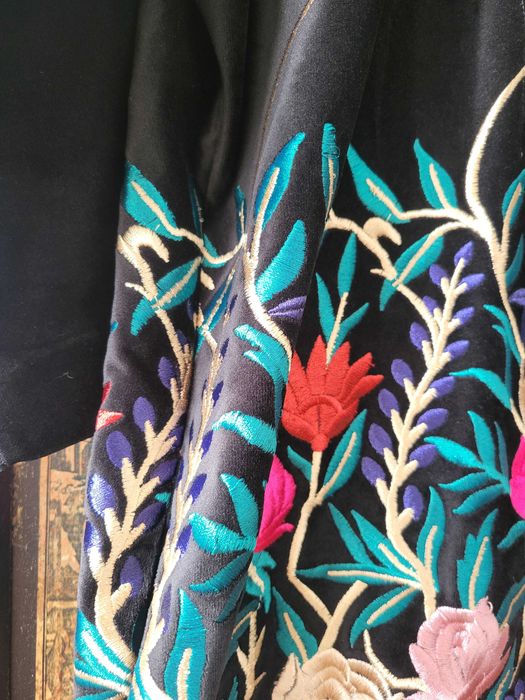Kimono atłasowe z haftem