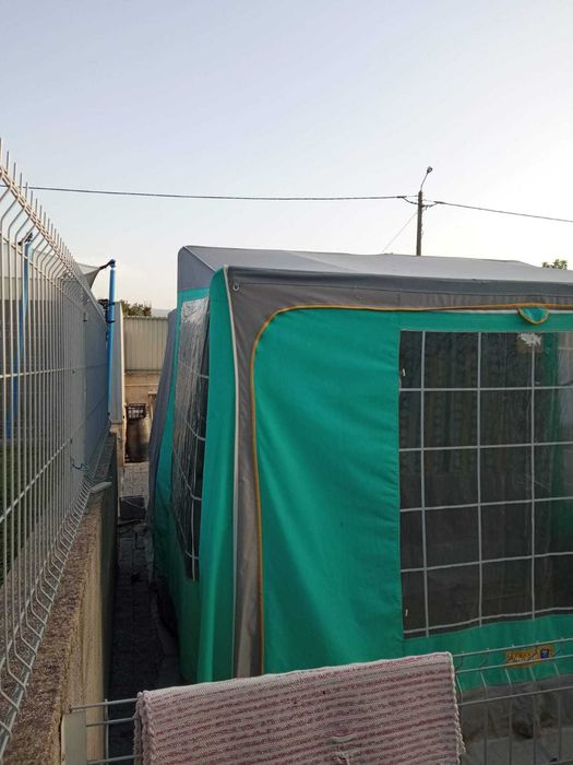 Atrelado tenda com 2 quartos