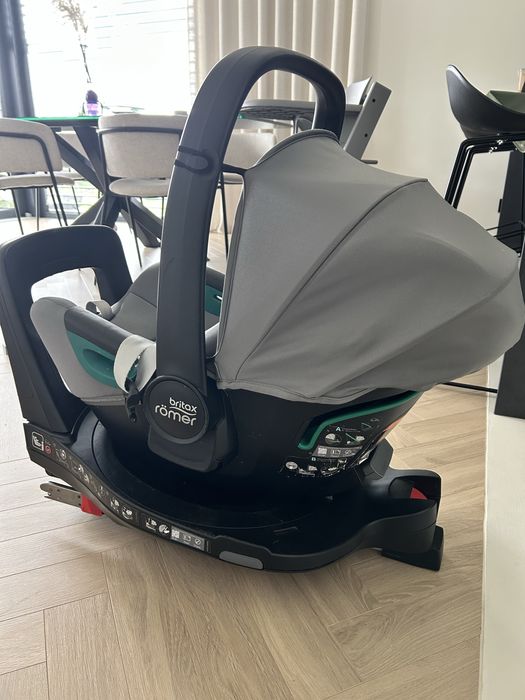 Fotelik Britax Romer i-size 3 baza Flex Base iSense