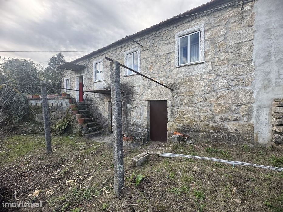Moradia T3, em granito – São Pedro do Sul
