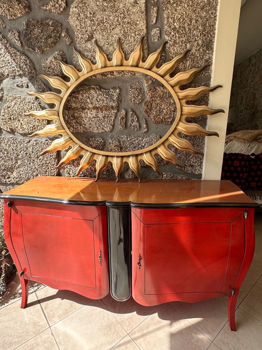 Aparador vermelho