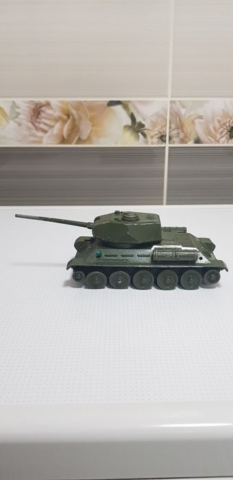 Модель советского танка Т-34, ретро,колекционный,80-их. годов.