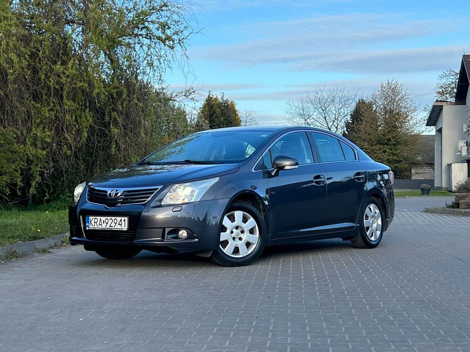 Toyota Avensis Toyota Avensis 2.0 automat benzyna z gazem stan bardzo dobry