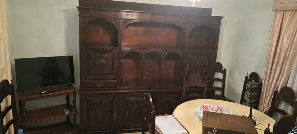 Móvel de Sala Antigo / Louceiro em Madeira Trabaha em Excelente Estado