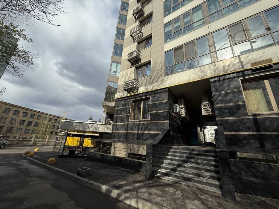 Мстислава Скрипника вул., 40. Продам офіс зі своїм окремим входом. Терміново!