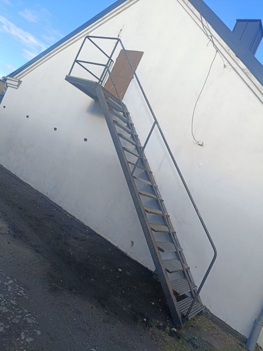 Sprzedam solidne schody metalowe