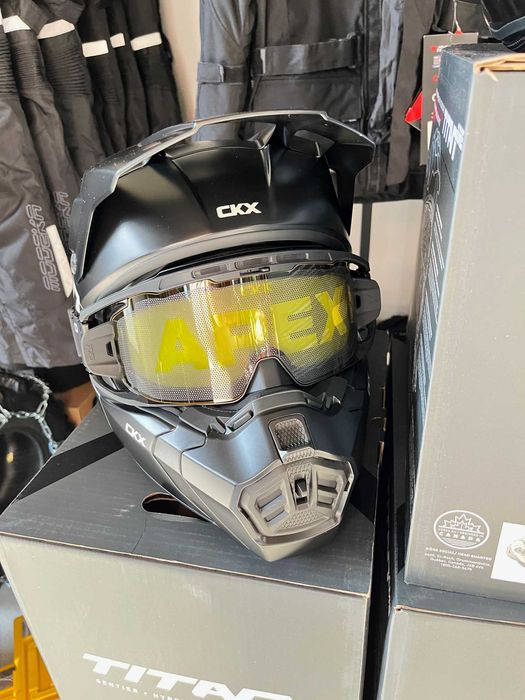 CKX Titan AMS Matt Black + Gogle APEX Kask Zimowy ECE 22.06