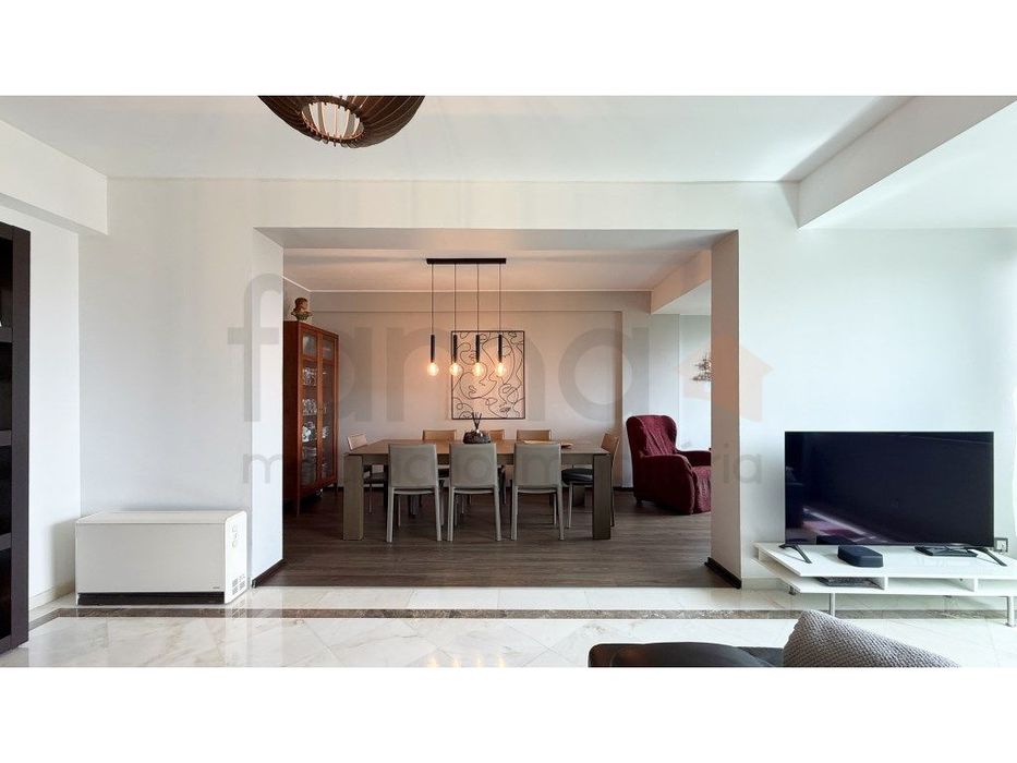 Apartamento T4 em Miraflores