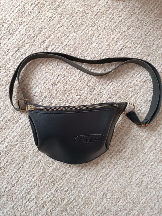 Барсетка чорна .